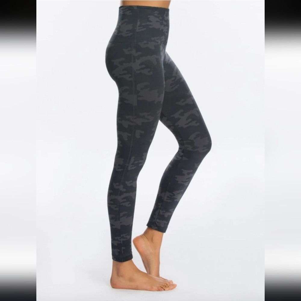 Spanx Look At Me Now Black Camo Leggings
